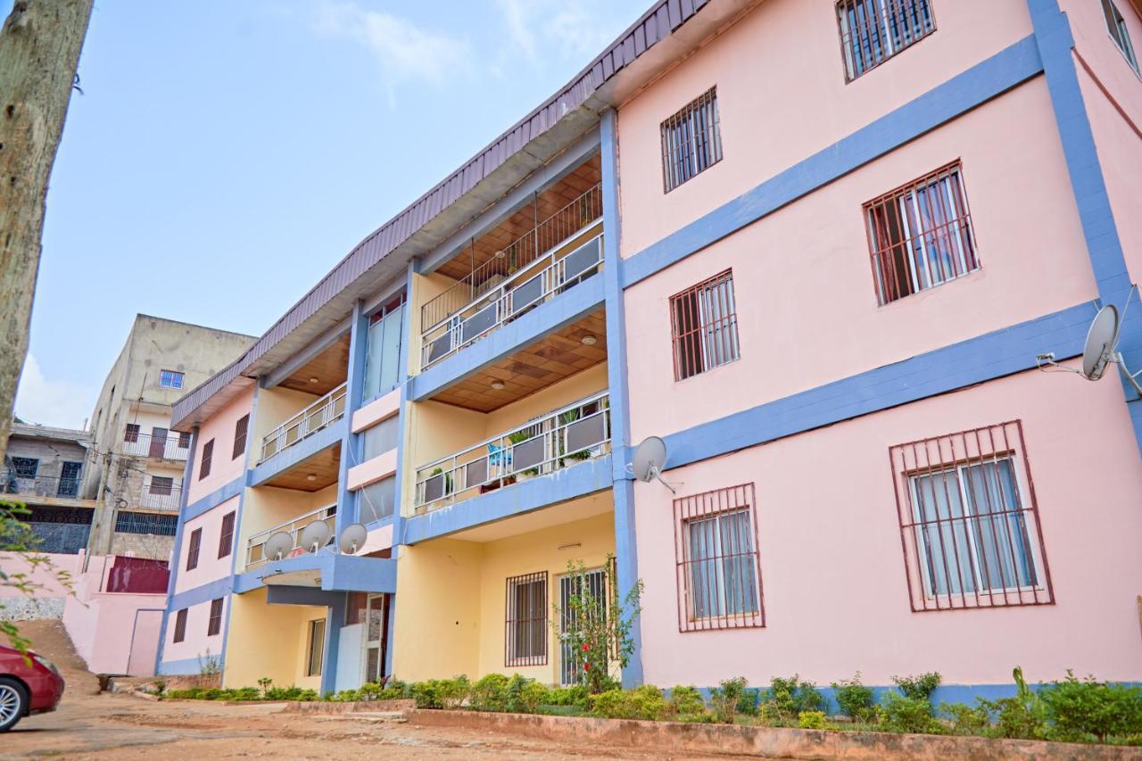 Appartement Avec Vue Panoramique Two Or Three Rooms Yaoundé Exterior foto