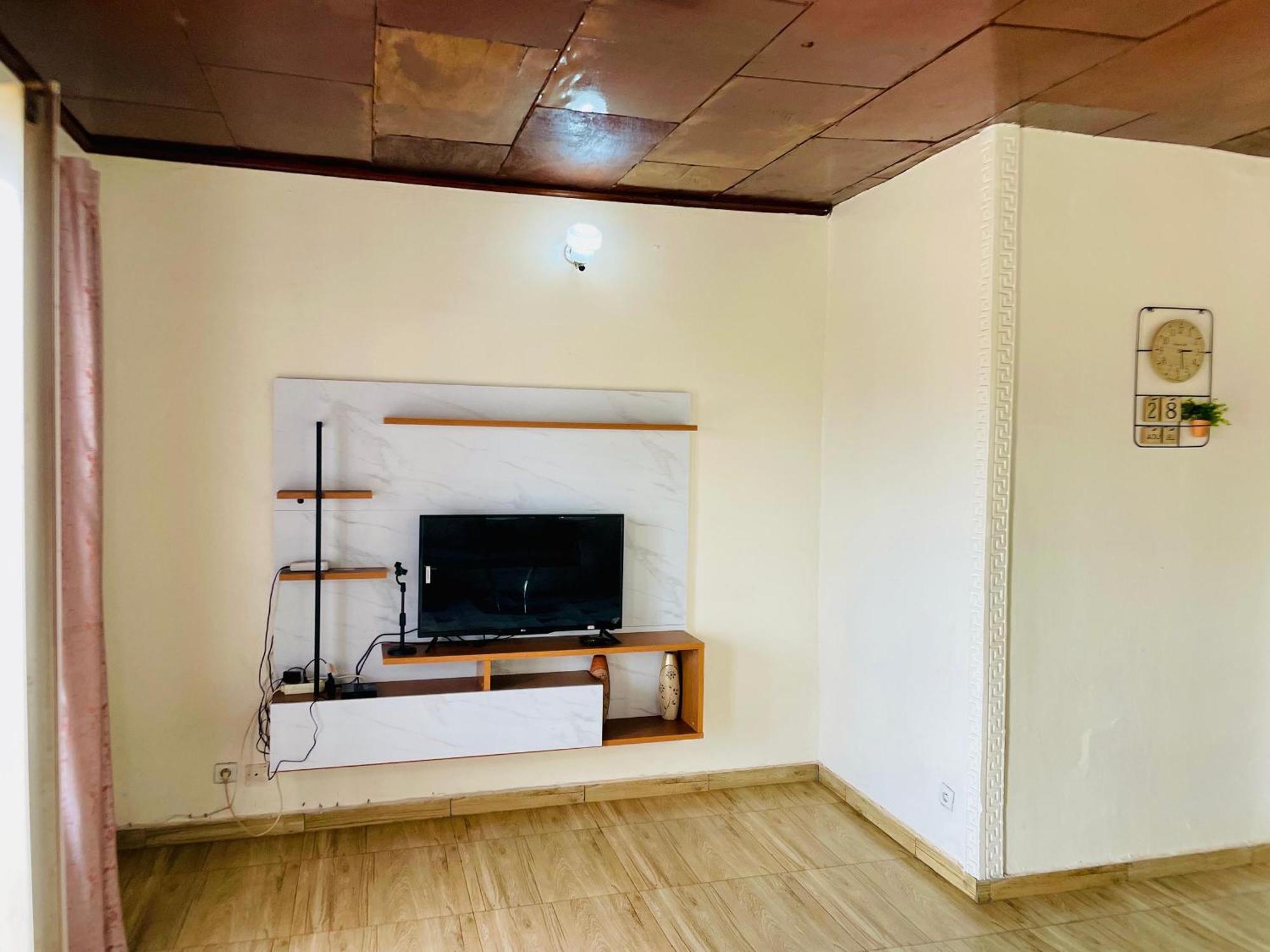 Appartement Avec Vue Panoramique Two Or Three Rooms Yaoundé Exterior foto
